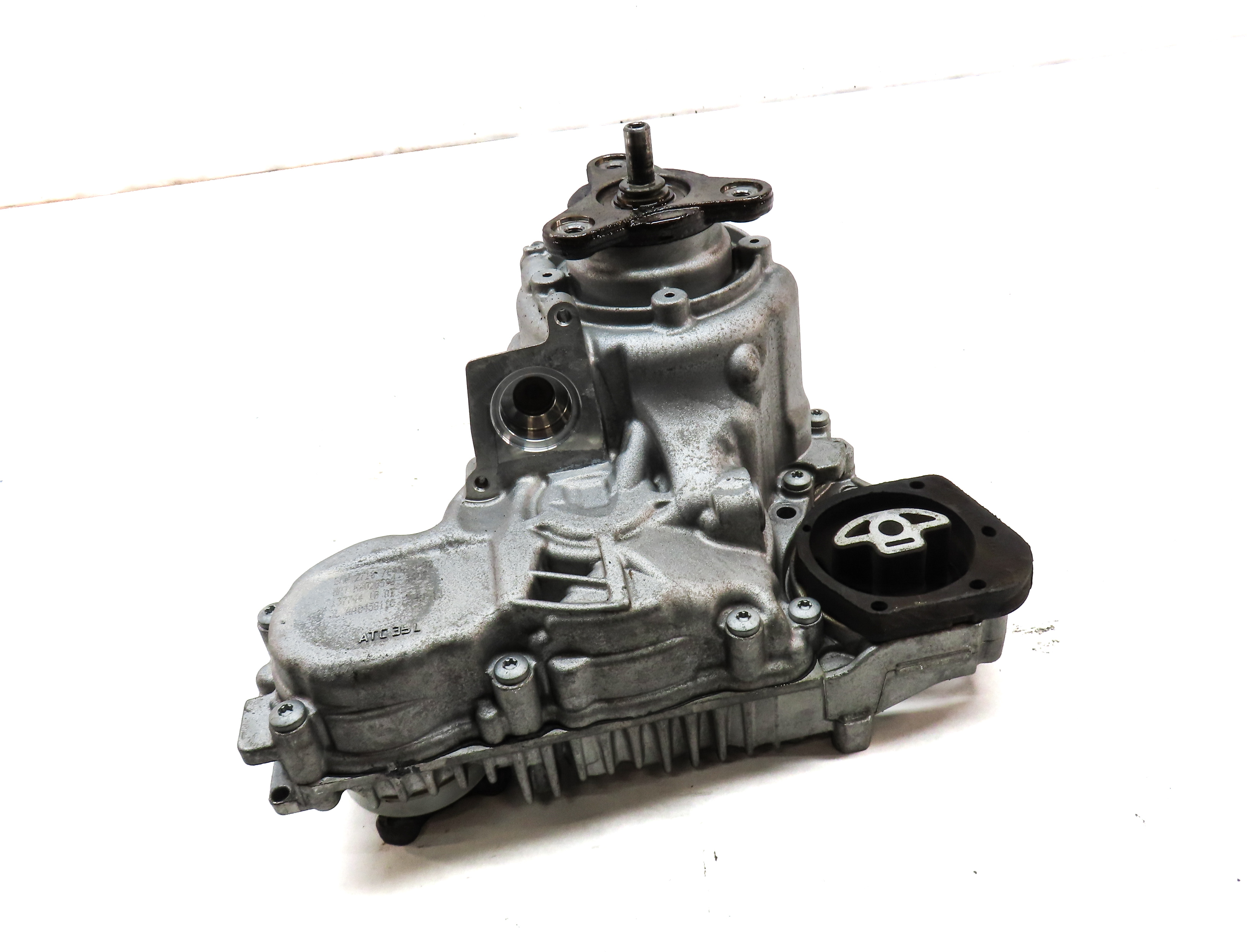 2012-2015 BMW X1 (E84) 28iX - 2.0L N20 TURBO ENGINE - FRONT TRANSFER CASE — exact item pictured
